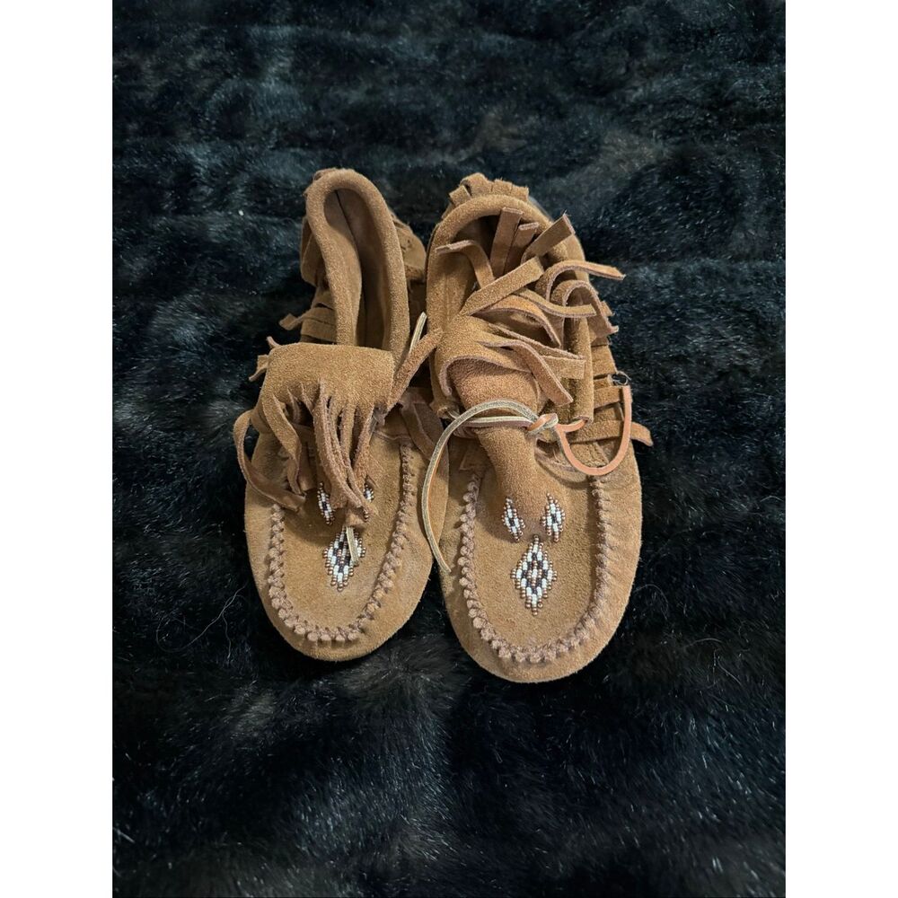 Manitoba Mukluks Harvester Moccasin Suede beaded Size 9 excellent preowned - Picture 2 of 5